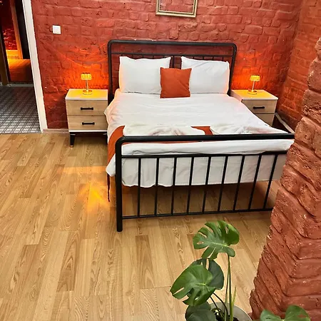 1826 Heritage House מלון 3*